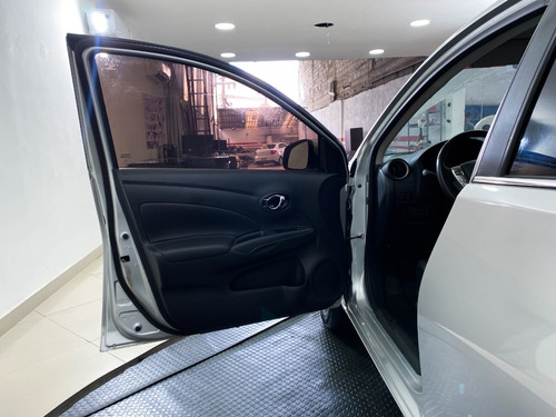 Imagem 6 de 20 de Nissan Versa 1.6 16v Sl Aut. 4p