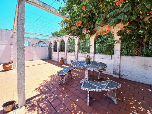Venta Casa 5 Ambientes Con Galpón / Terraza / Balcón / Patio En Lote Propio En Mataderos