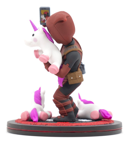 Figura Quantum Mechanix Deadpool Unicorn Selfie Q-fig Max