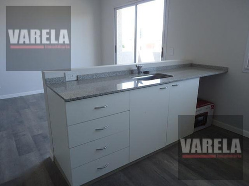 2 Amb. C/balcón Al Frente. A Nuevo. Bajas Expensas: Av. Cobo 555 Oportunidad!!