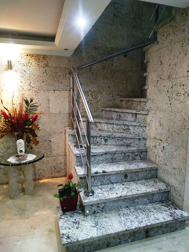 Moderno Tonw House Y Comodo En Zona Norte Sector Mañongo Focus Vende Cr