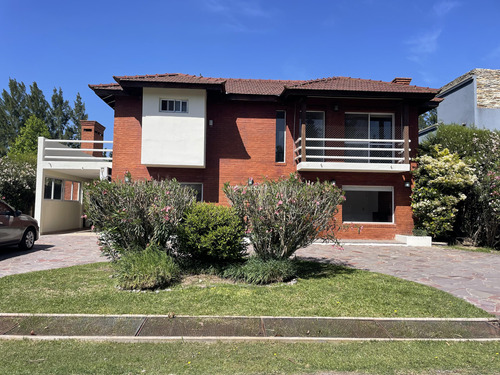 Casa En Venta En Canning Barrio Malibú