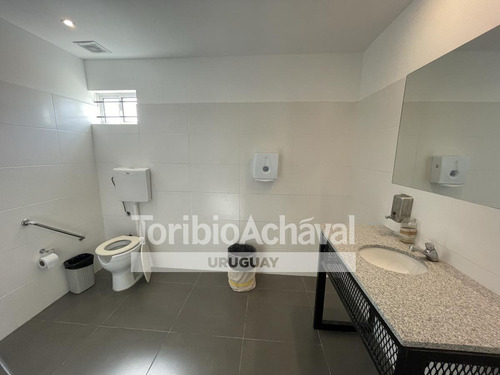 Imagen 13 de 17 de Excelente Local/salón De Eventos Sobre Amplio Terreno Parquizado- Colonia