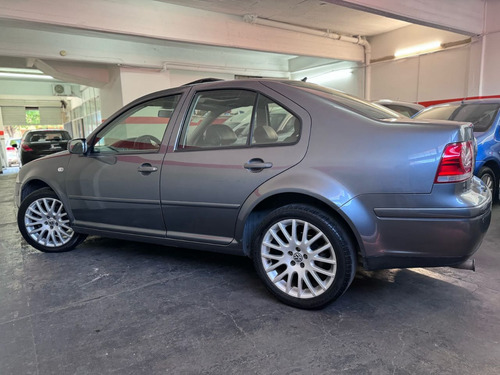 Volkswagen Bora 1.8 Highline T 180cv Cuero