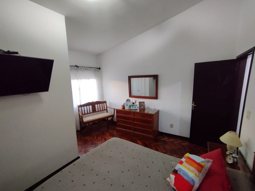 Se Vende Casa De 3 Dormitorios Con Gran Terreno Sobre Ruta 8 Próxima A Zona America