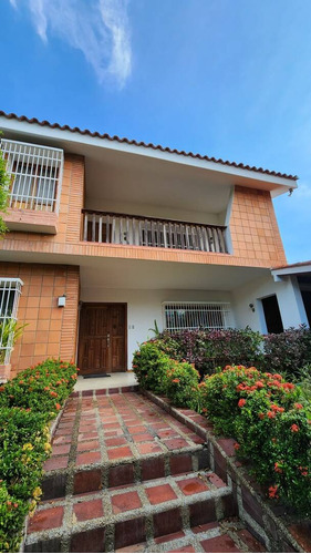 Annic Coronado Remax Vende  Casa Con Mucho Potencial En La Viña Calle Paez Ref. 229262
