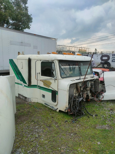 Imagen 1 de 6 de Freightliner Fld 120 Año 2002 Cabina