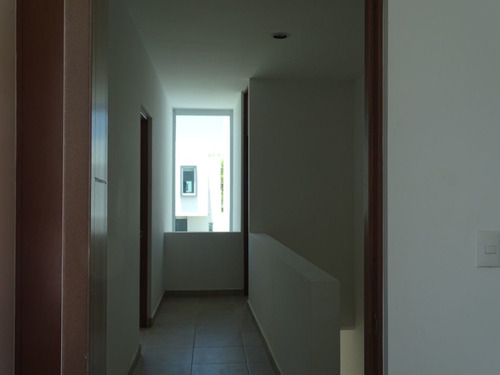 Hermosa Residencia En La Cima De Autor, 3 Habitaciones, Estudio O 4ta Recamara.