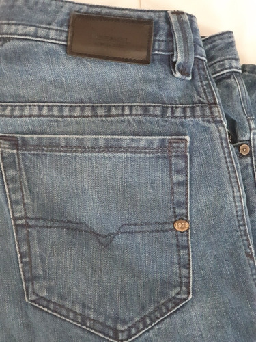 Jeans Diesel Thavar Impecable Una Postura Liquido