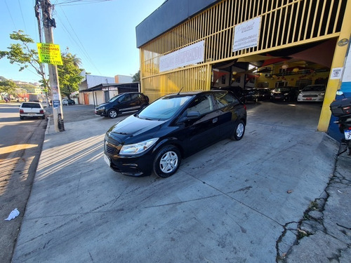 Imagem 2 de 14 de Chevrolet Onix Hatch Joy 1.0 8v Flex 5p Mec. 2017/2018
