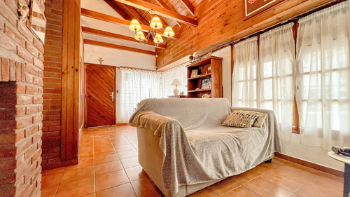 Chalet Cuatro Ambientes. San Juan. Quincho. Trotadora. Zona Comercial.