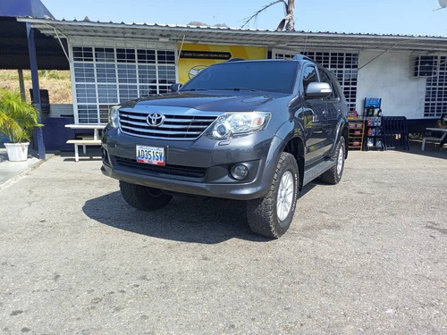 Imagen 1 de 12 de Toyota Fortuner