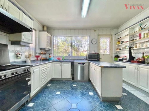 Casa En Arriendo De 6 Dorm. En Providencia