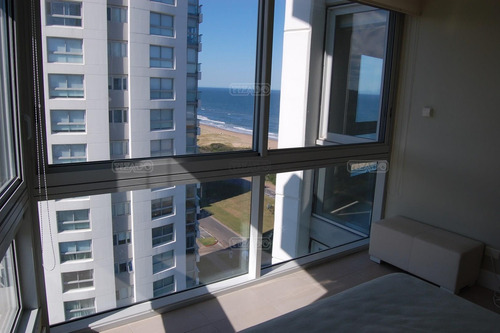 Imagen 27 de 30 de Apartamento Le Parc Piscina Piso Alto 3 Dormitorios Dependencia De Servicio Departamento En Venta Ubicado En Playa Brava, Punta Del Este, Punta Del Este / Maldonado
