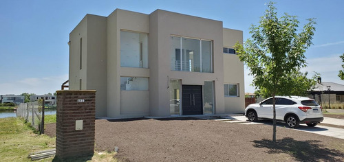 Imagen 2 de 30 de Venta Casa 6 Ambientes A La Laguna El Canton Puertos