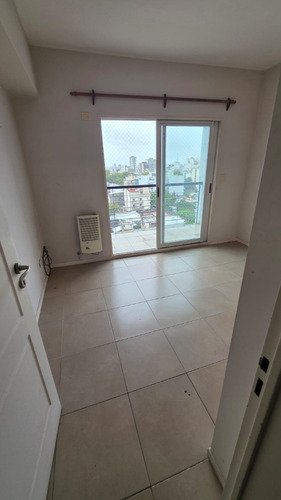 Oportunidad 2 Ambientes Contrafrente Con Balcón Aterrazado - Flores