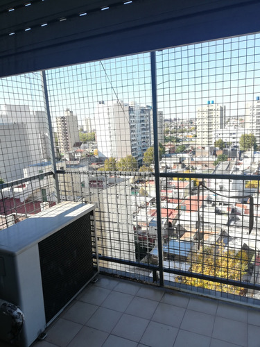 Departamento En Avellaneda Centro, Con Balcón Y Aires Acondicionado.