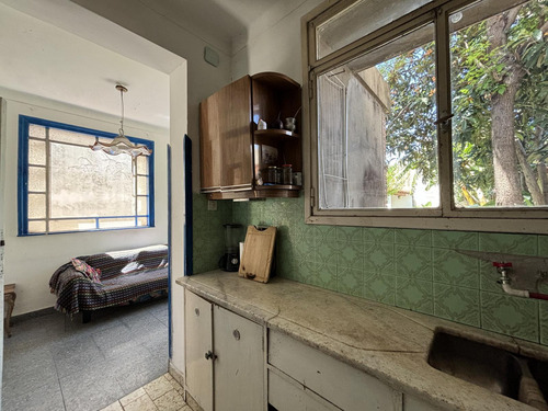 Venta Casa 4 Ambientes En Parque Chacabuco Con Parque Y Cochera