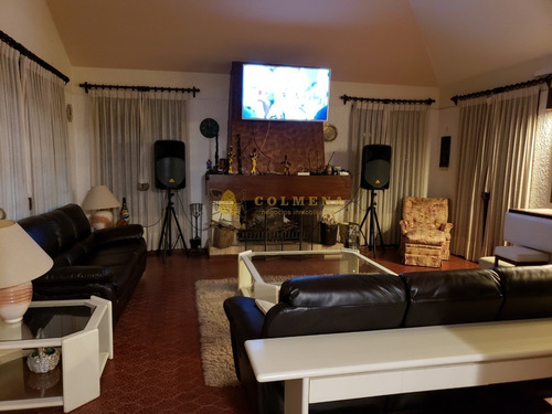 Casa En Venta En Barrio Cantegril- Ref: 2551