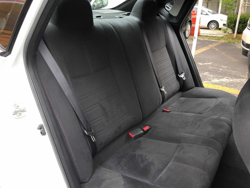 Imagen 11 de 12 de Nissan Sentra 2018 1.6 T Nismo Mt