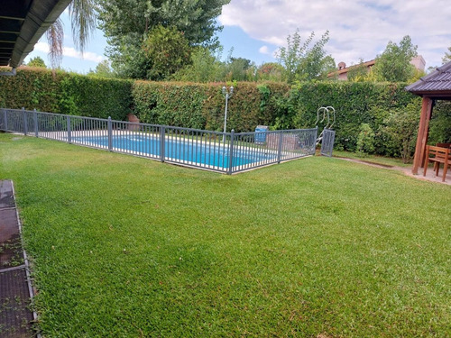 Casa En Venta En Barrio Privado, Acacias Blancas