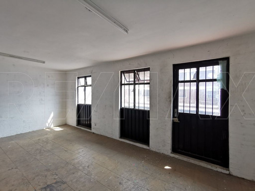 Casa En Esquina Con 430 M2 De Construcción.