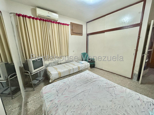 Maritza Lucena Vende Amplia Casa De Platabanda Con Piso De Granito En Centro De Barquisimeto, Con Dos Locales Comerciales, Cocina En Mampostería, Amplio Patio, Bellas Habitaciones, Área De Servicio.