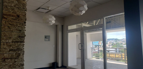 Local Comercial En Renta Sobre Ave. La Cantera.