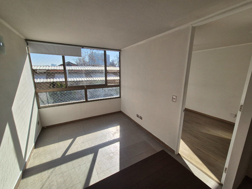 1 Dorm 1 Baño. Santa Elena 1631. A Pasos Metro Ñuble