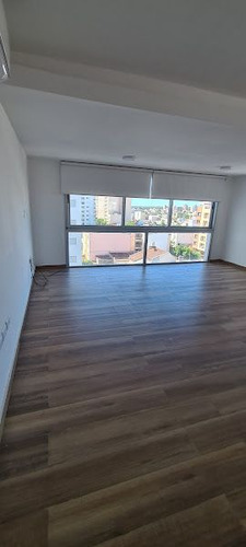 Departamento En Venta De 2 Dormitorios C/ Cochera En Universitario