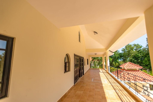 Vendo Magnífica Villa En Metro Country Club, Una Mansión De Lujo En Juan Dolió, República Dominicana