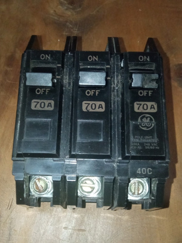 Breaker 3x70 Superficial General Electric Usado