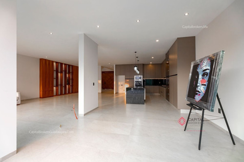 Casa Nueva De Lujo Con Sótano En Venta Villa Verona