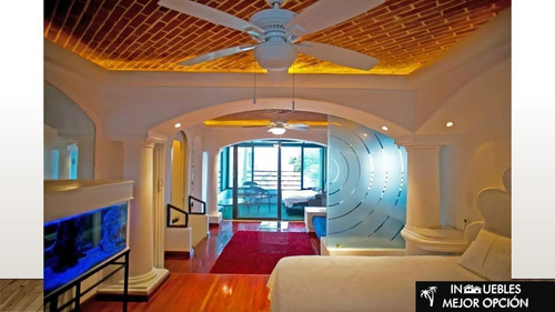 Venta De Villa Con Muelle En Zona Hotelera De Cancun