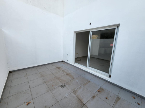 Venta Departamento 2 Dormitorios Duplex Pasillo Patio Exclusivo Dos Baños Arroyito Rosario