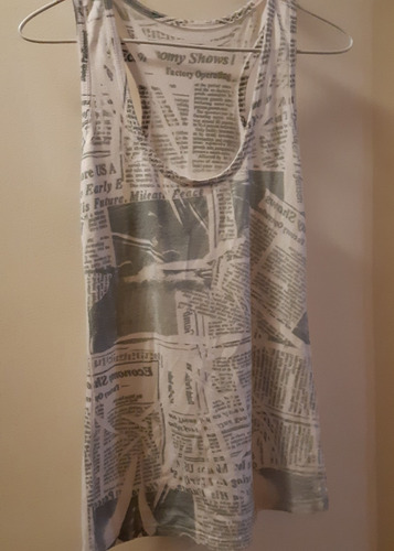Remera Blanca Con Diseños Tipo Periódico Talle Unico