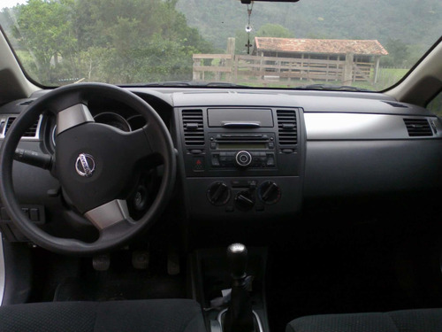 Nissan Tiida Sedan 1.8 Flex 4p 2012