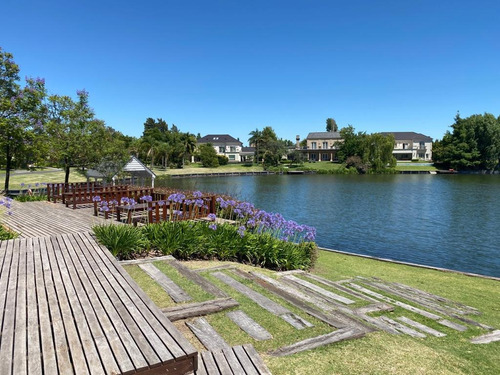 Imagen 11 de 26 de Espectacular Lote Al Lago En La Isla!!