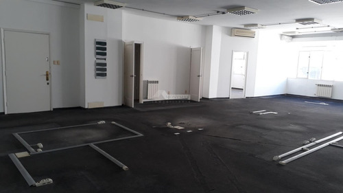 Imagen 5 de 12 de Oficina Ciudad Vieja Alquiler, Rincon Y Misiones, Buen Metraje, 1 Oficina,1 Privado, 3 Baños