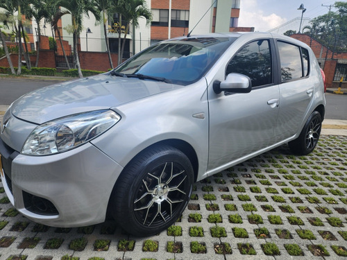 Renault Sandero 1.6 Expression 90 hp