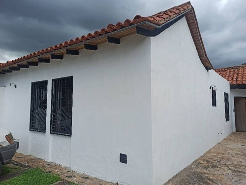 Imagen 2 de 16 de Se Vende Town House Con Aires Y Cocina Equipada En Villas De Alcala 14137 Andres Peña