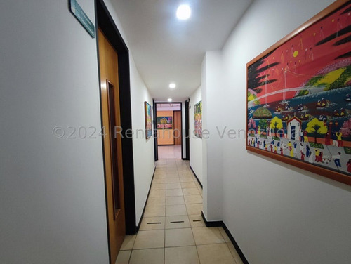Los Chaguaramos !! Hermosa E Impecable Casa Acondicionada Para Uso De Oficina Y Comercial, 780 M2 Terreno, 828 M2 Const., 8 Oficinas, 5 Baños, 10 Pe, A/a, Sistemas De Seguridad. Excelente Ubicación !!