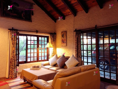 Casa En Pinares, 4 Dormitorios - Ref: 9474