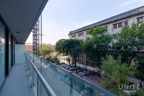 Tres Ambientes En Venta En El Piso 6 Con Cochera. Quartier Del Bajo. Torre 2
