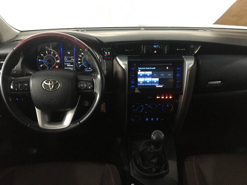 Imagen 3 de 12 de Toyota 2017 Hilux Sw4 Tdi Sr 5as Mt L/16