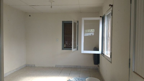 Casa En Venta De 2 Dormitorios C/ Cochera En Cipolletti