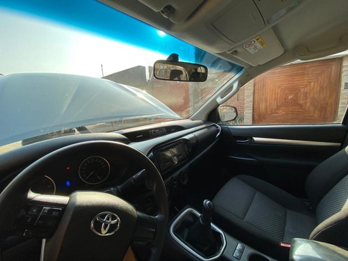 Imagen 11 de 18 de Excelente Camioneta Toyota Hilux 4x4 Sr, 65000km Del 2019