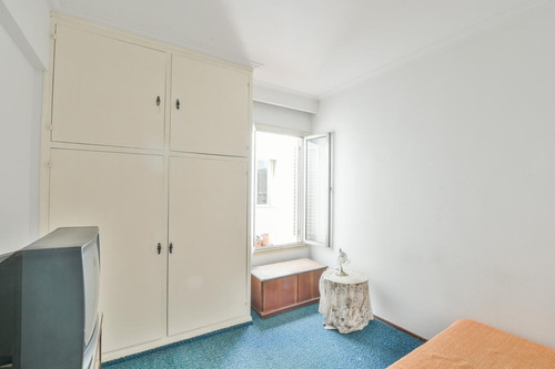 Departamento De Escalera En Venta De 4 Dormitorios En Barrio Martin - Centro