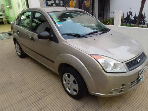 Imagen 9 de 15 de Ford Fiesta Max 1.6 2008