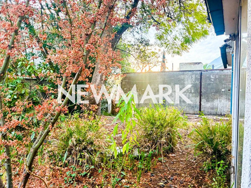 Amplia Propiedad Comercial En Arriendo